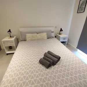 2 Bedroom 2 Bath 1 Ensuite In Roya Asenal Beautiful Views & Parking London